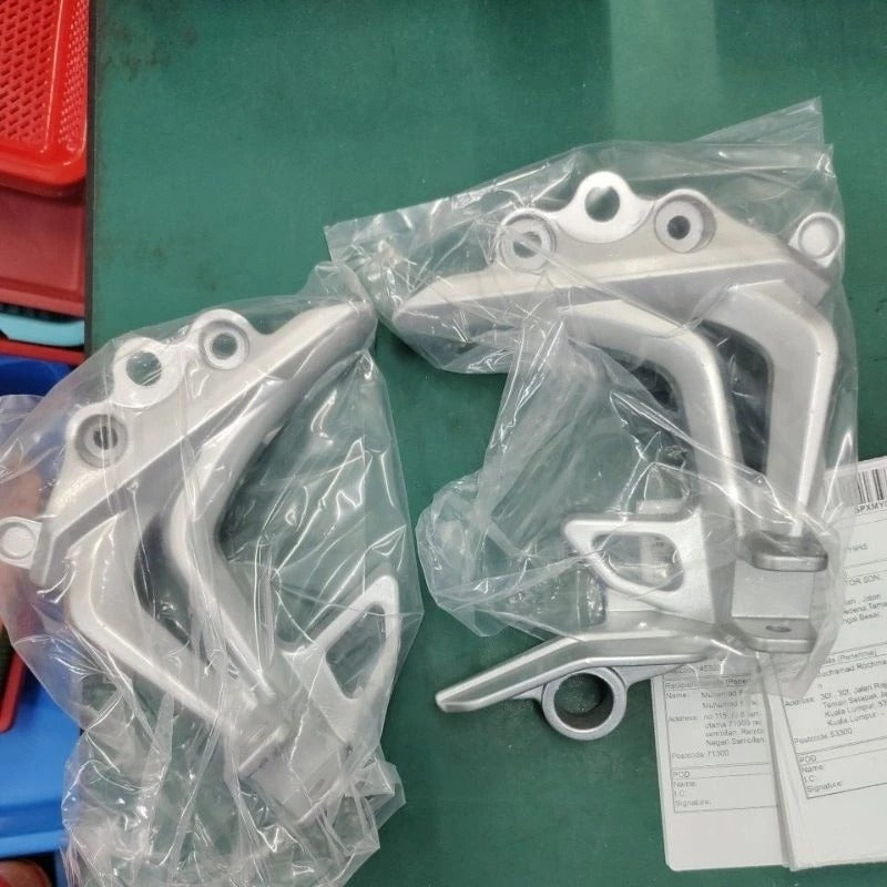 REAR FOOTREST BRACKET = LAGENDA-115 / SRL-115